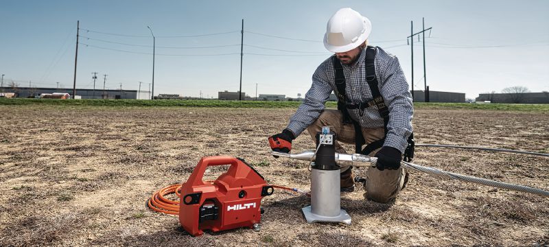 NUN 10K-22 Akkumulátoros hidraulikus szivattyú 10 000 PSI (700 bar) akkumulátoros hidraulikus szivattyú nagy teljesítményű vágáshoz/krimpeléshez, valamint földalatti és fémbevonatú kábelek távoli vágásához (Nuron akkucsomag) – távirányító mellékelve Alkalmazások 1