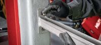 Menetes köztartó (rozsdamentes acél) Külső és belső menetes rozsdamentes acél köztartó tűzvédelmi bevonattal ellátott acélgerendákra való rögzítéshez Alkalmazások 4